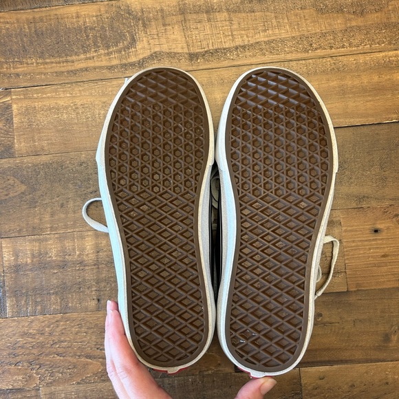 Black Classic Low Top Vans - Picture 7 of 8